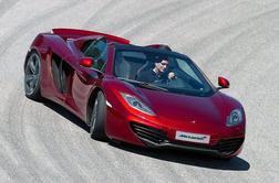 Jeseni na ceste McLarnov brezstrešni 12C spider