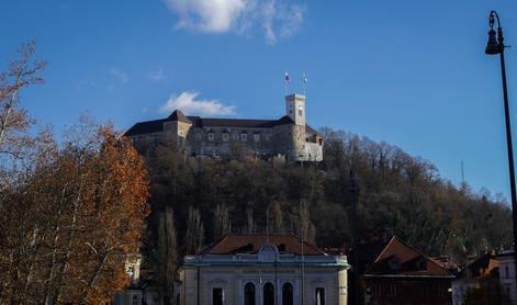 Obsežna dela pod Ljubljanskim gradom, v zraku tudi helikopter