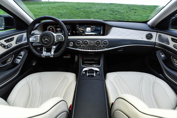 Mercedes nagovarja s kombinacijo elegance in dinamičnosti.  | Foto: Gašper Pirman