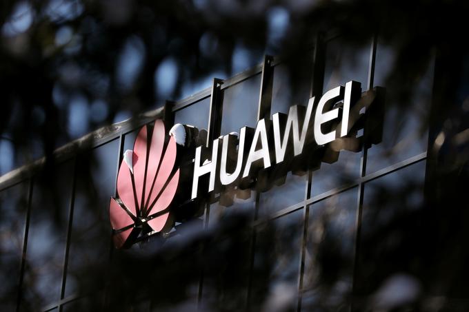 Geopolitične napetosti v Južnokitajskem morju se zaostrujejo, na drugi strani pa je še vedno odprto vprašanje sodelovanja kitajskega tehnološkega velikana Huawei z ameriškimi partnerji. | Foto: Reuters