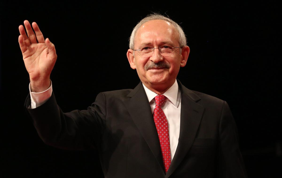 Kemal Kilicdaroglu | "Turčijo bom rešil pred tolpo petih," je v nagovoru, kjer je nanizal svoje obljube še zatrdil 74-letni opozicijski voditelj in se s tem navezal na pet gradbenih podjetij, tesno povezanih z vladajočo stranko AKP. | Foto Guliverimage