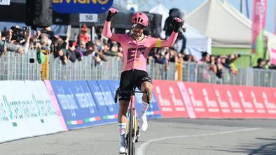 Velika zmaga Alberta Bettiola na najstarejši dirki v zgodovini #video