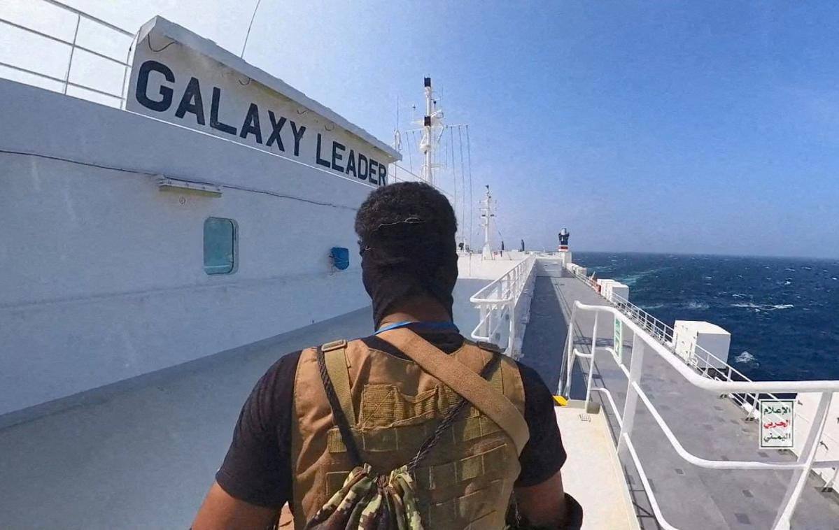 Rdeče morje, Hutiji | Hutijski vojak na tovorni ladji Galaxy. Fotografija je simbolična. | Foto Reuters