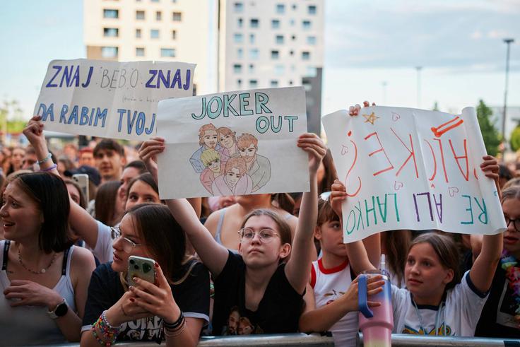 Oboževalk se je dobesedno trlo, vzdušje pa je bilo nepozabno. | Foto: Janez Štrukelj / ALEJA