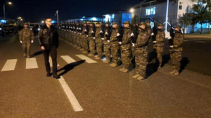 Sprejem z vojaškimi častmi v vojaški bazi Novo Selo. | Foto: Aleksander Kolednik