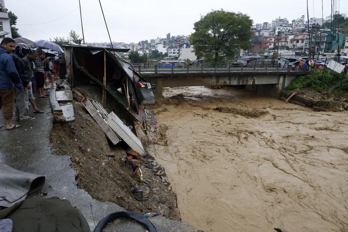 Nepal | Monsunska sezona v južni Aziji običajno traja od junija do septembra, v njej pa vsako leto umre na stotine ljudi in živali.  | Foto Guliverimage