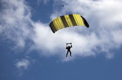 Med parasailingom umrla 19-letnica