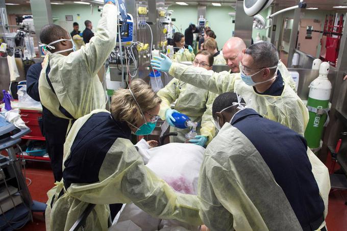Gre za polno opremljeno bolnišnico z 12 operacijskimi sobami, laboratorijem in celo lekarno. | Foto: Mornarica ZDA