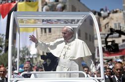 Ob papeževem obisku Betlehema aretiranih 21 skrajnežev