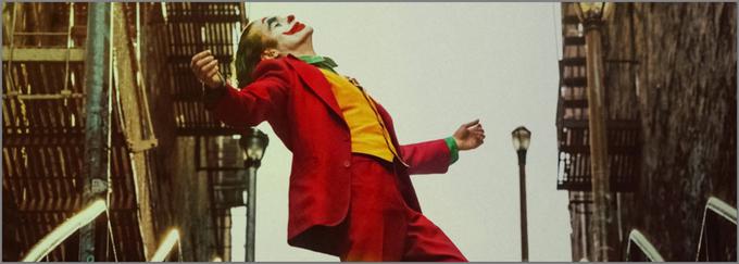 Nepozabni Joaquin Phoenix v mračni značajski in družbeni študiji Todda Phillipsa o izvoru najslovitejšega stripovskega zlikovca – Jokerja. Film je prejel oskarja za najboljšega igralca in najboljšo izvirno glasbeno podlago, za kipce pa se je potegoval še v devetih drugih kategorijah. • Film je na voljo v videoteki DKino.

 | Foto: 