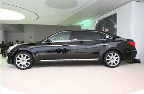 Hyundai equus sedan