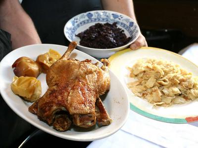 Kam ta vikend, če ne na martinovanje?