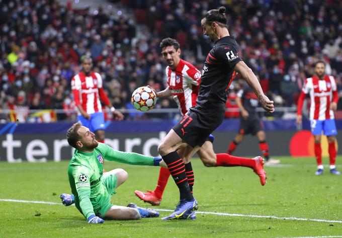 Jan Oblak in Zlatan Ibrahimović sta se nazadnje v ligi prvakov pomerila 24. novembra v Madridu. Zmage se je z Milanom veselil Šved. | Foto: Reuters