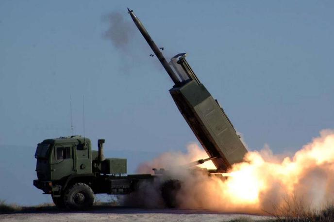 Himars | O nakupu sistemov himars se z ZDA dogovarjata tudi drugi dve baltski državi, Latvija in Litva. Omenjene sisteme so ZDA dobavile tudi Ukrajini. | Foto STA, Wikipedia