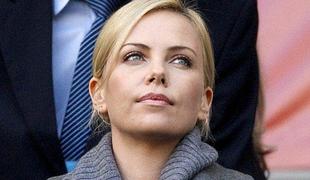 Charlize Theron so zbadali v šoli
