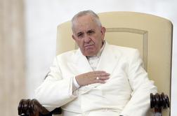 Papež Frančišek odpustil prestrogega poveljnika vatikanske švicarske garde