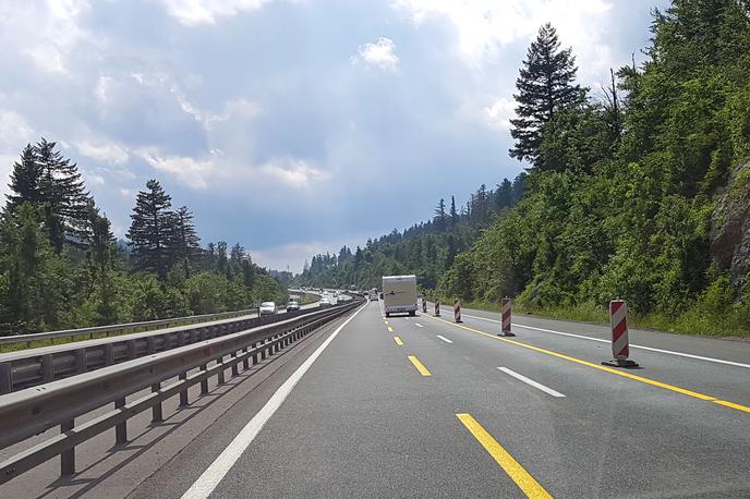 avtocesta prometni pas prehitevanje ozko | Foto Gregor Pavšič