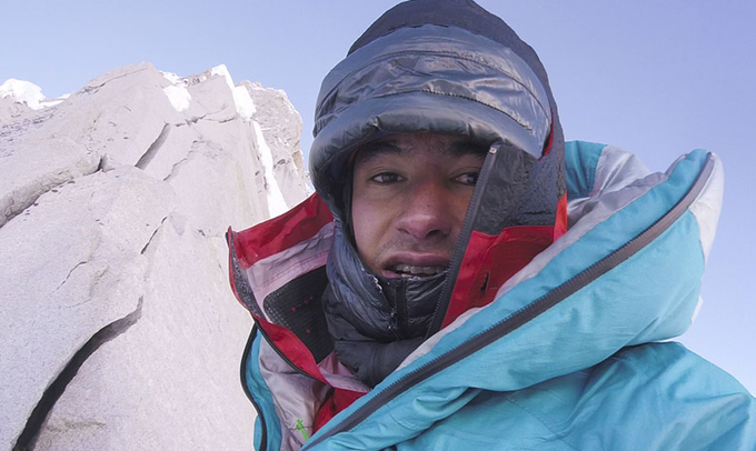 David Lama oktobra lani na vrhu 6895 metrov visokega vrha Lunag Ri v Himalaji, ki ga je pred tem dvakrat poskušal osvojiti s prijateljem Conradom Ankerjem. Slednji je v enem od poskusov doživel srčni zastoj, Lama pa mu je rešil življenje. | Foto: Red Bull Content Pool