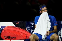 Roger Federer naletel na mino