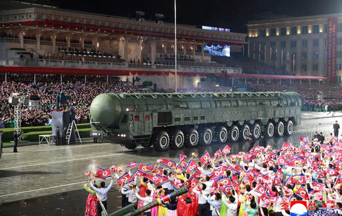 Vojaška parada v Pjongjangu v Severni Koreji | Foto Reuters