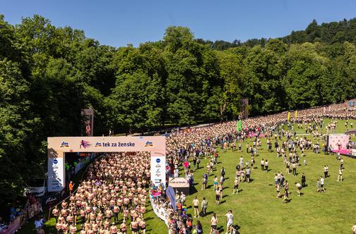 19. dm tek za ženske: praznovanje edinstvenosti, rekordna udeležba in družbena odgovornost