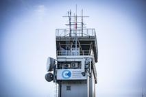 Kontrolni stolp na letališču Brnik. Kontrola zračnega prometa. Letališče Brnik.