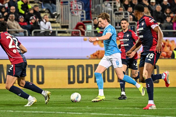 Scott McTominay je že v drugi minuti srečanja s Cagliarijem dosegel zadetek za zmago Napolija.  | Foto: Guliverimage