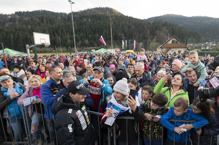 Domen Prevc Nika Prevc sprejem | Foto: Boštjan Podlogar/STA