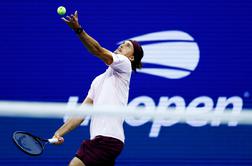 Zverev zanesljivo v polfinale, sanjski pohod Blockxa zaustavila Hačanov in poškodba