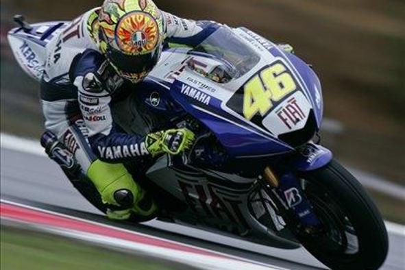 Rossi najhitrejši v Brnu, padec Stonerja