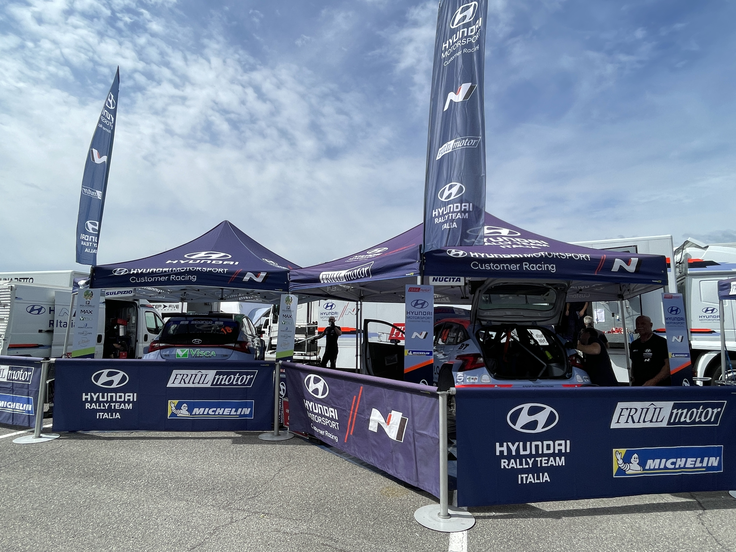 Poleg Toyote je v reli neposredno vpet tudi italijanski Hyundai. | Foto: Gregor Pavšič