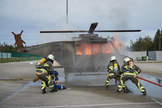 Na letalski akademiji imajo dve maketi, kjer se gasilci učijo in nadgrajujejo svoje znanje. | Foto: Fraport