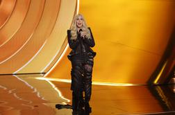 Cher na Grammyjih razglasila napačnega zmagovalca #video