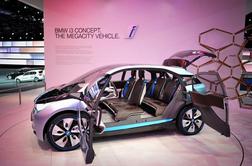 BMW bo električna avtomobila i3 in i8 prodajal tudi prek spleta