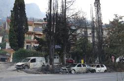 Opustošenje v Omišu: zgoreli avtomobili in hiše, ljudje ostali brez vsega #foto #video