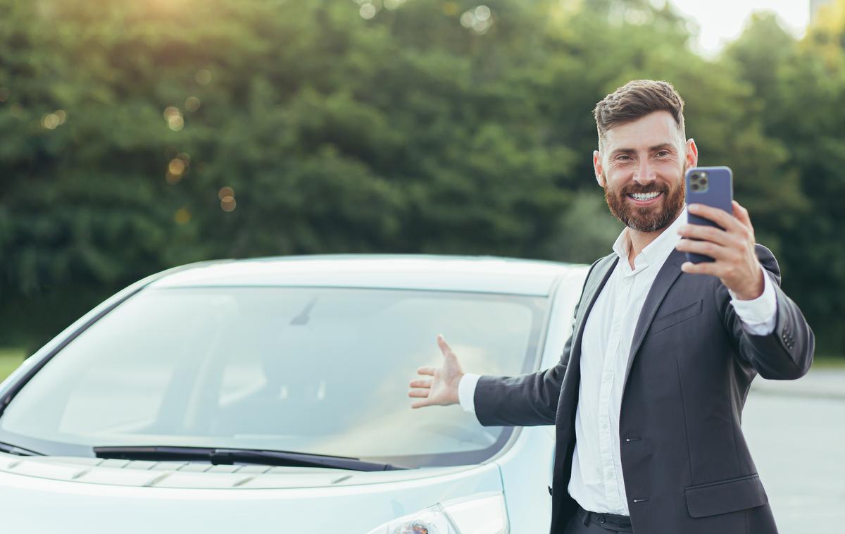 avtomobil, selfie | Foto Shutterstock