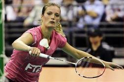 Na badminton igrišče nujno v krilu