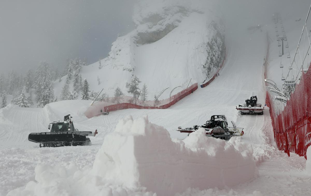 Cortina | Torkov moški superveleslalom je zaradi preobilice novozapadlega snega prestavljen na četrtek. | Foto Guliverimage