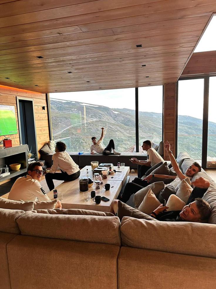 Kolesarji ekipe UAE Emirates na višinskih pripravah v Sierra Nevadi pred lanskim Tourom. | Foto: Instagram/Tim Wellens