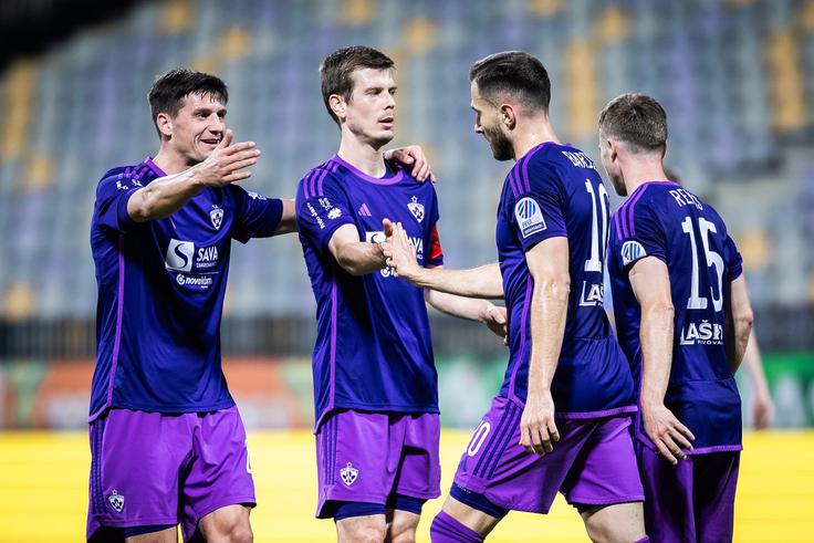 Mariborčani so po prvem polčasu vodili z 2:0, na koncu pa zmagali s 3:1. | Foto: Jure Banfi/alesfevzer.com