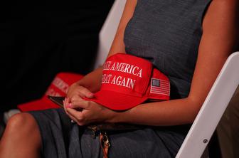 Trumpov Maga kult: Starši so začeli žrtvovati lastne otroke
