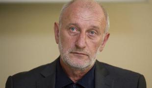 "Ne poje tako lepo kot Elda Viler, politik je pa le boljši"
