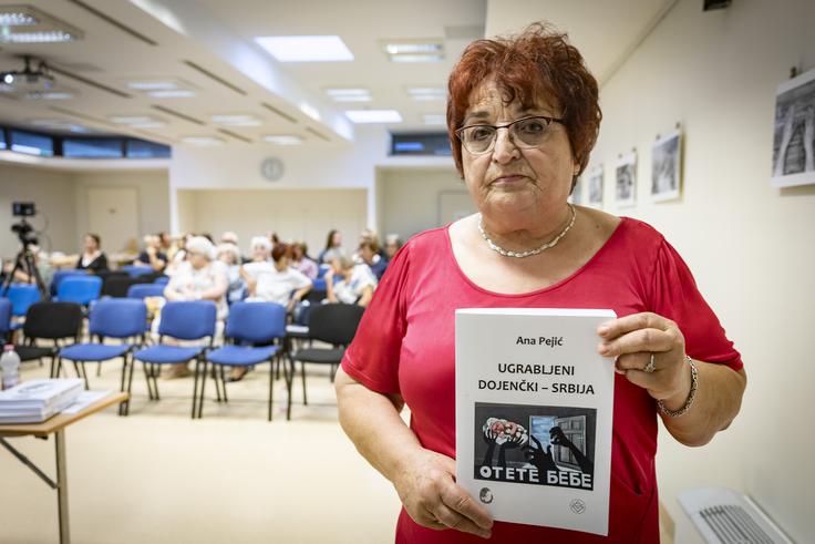 Pejić je poudarila, da je takih primerov na stotisoče.  | Foto: Bojan Puhek
