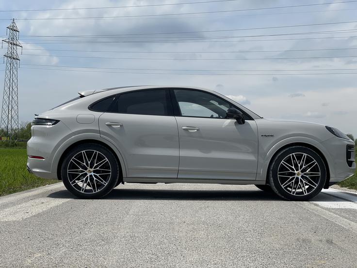 Porsche cayenne | Foto: Gregor Pavšič
