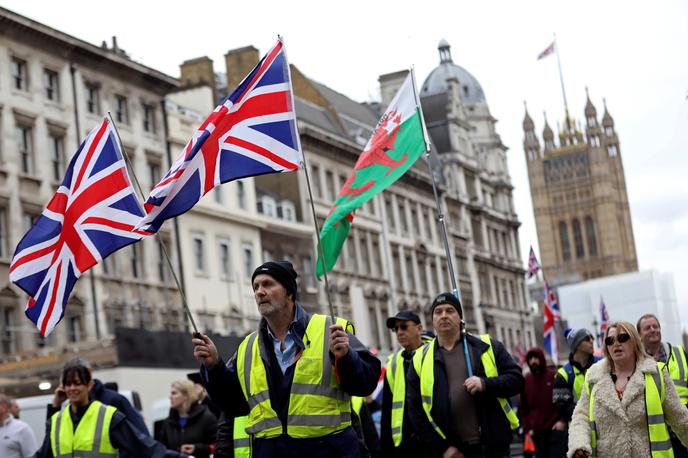 Protesti v Londonu | Protestniki v Londonu so britansko vlado pod vodstvom premierke Therese May pozvali, naj razpiše predčasne parlamentarne volitve. | Foto Reuters