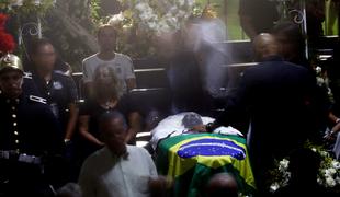 V Braziliji pokopali kralja nogometa Peleja