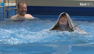 Mojca Petru Mankoču pokazala, kako se plava delfina #video
