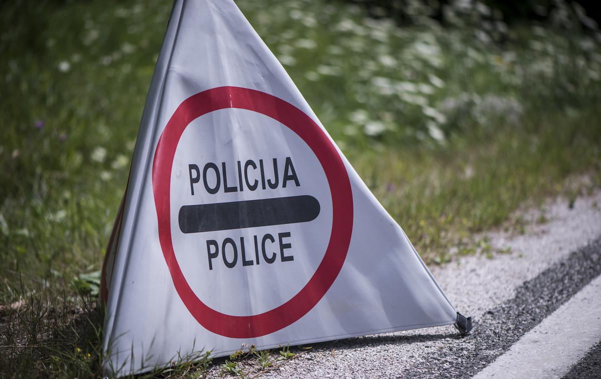 slovenska policija | Triinštiridesetletni voznik kombija je utrpel tako hude poškodbe, da je na kraju nesreče umrl.  | Foto Siol.net