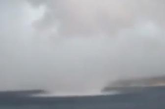 Neurja povzročala težave pri nas in sosedih, na Krku divjale vodne trombe #video
