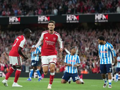 Sanjski začetek Arsenala, Benjamin Šeško na prvi tekmi na klopi